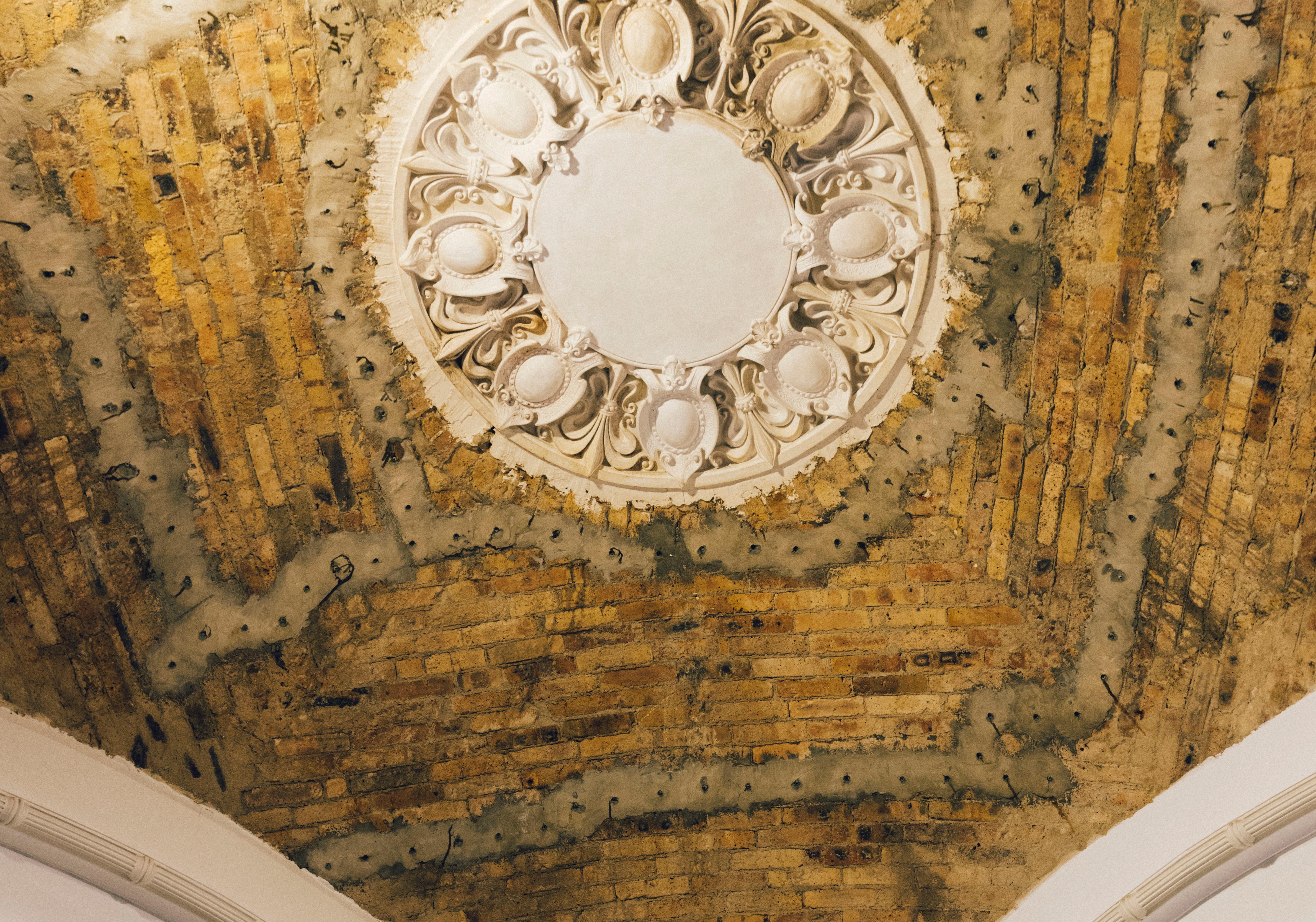 Detail of the partially unplastered ceiling of the Gropius Bau. Traces of damage from World War II.